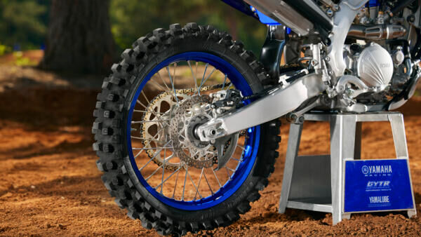 Ширші задній обід і шина 